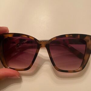 CHEETAH PRINT PINK TONED SUNGLASSES🕶️🕶️🩷!! as good as new